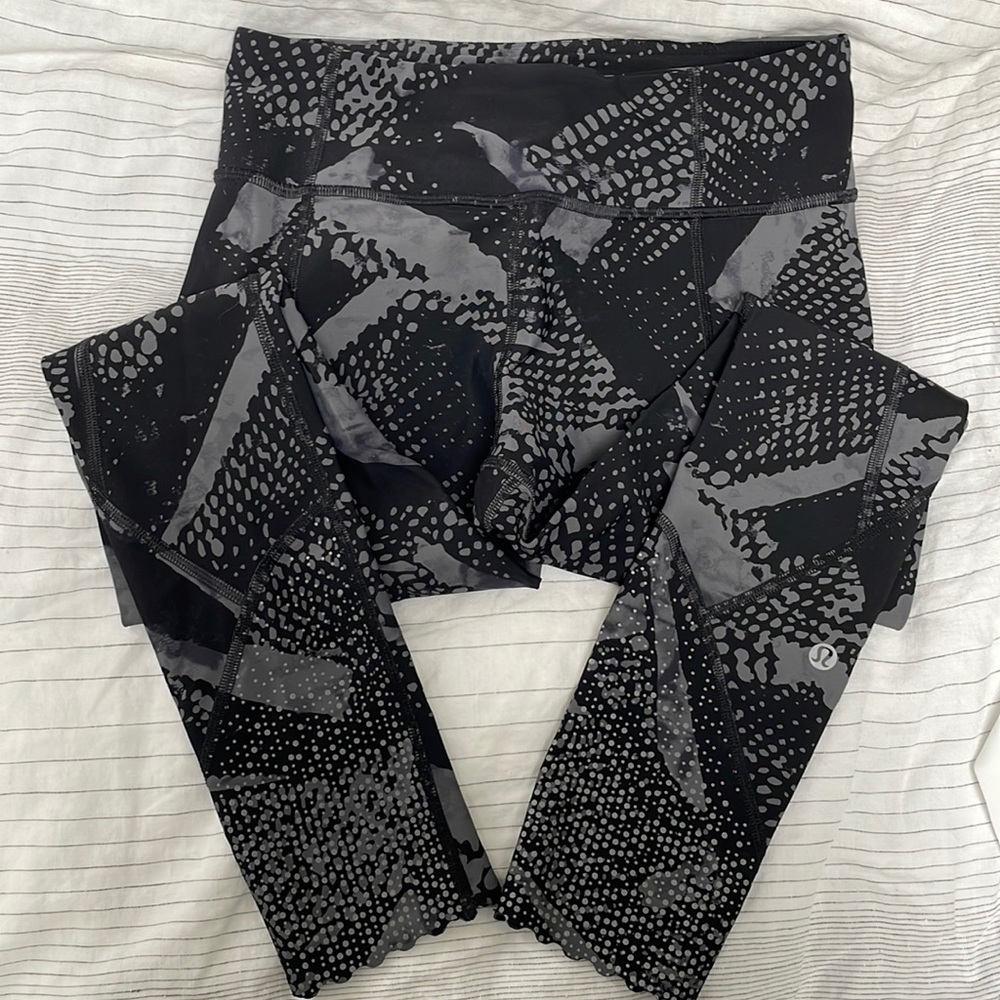 Printed cropped lululemon leggings